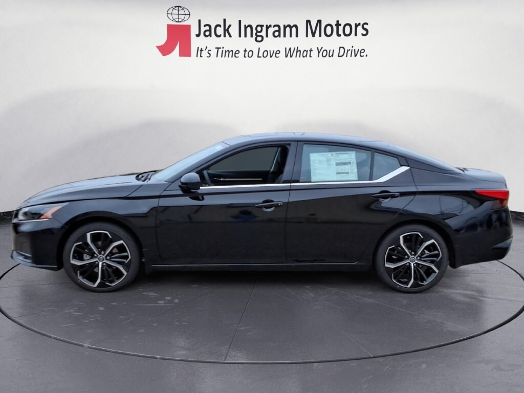 Used 2025 Nissan Altima SR Sedan