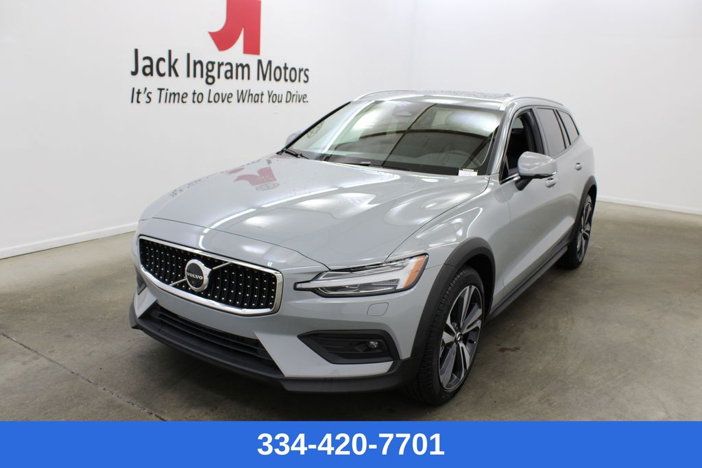 2026 Volvo V60 Cross Country Plus