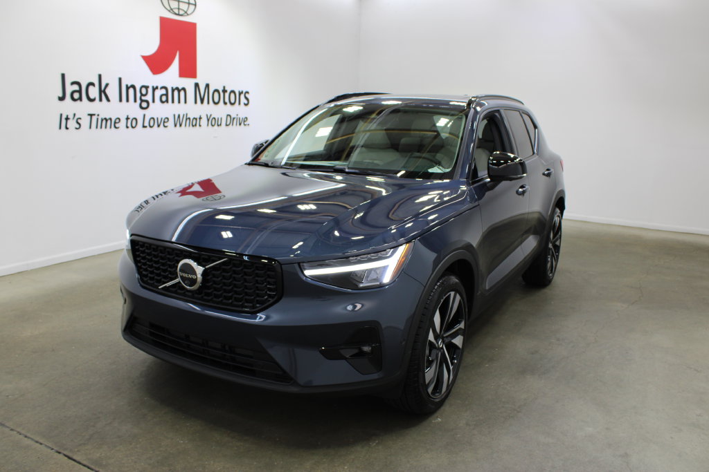 New 2026 Volvo XC40 B5 Plus SUV