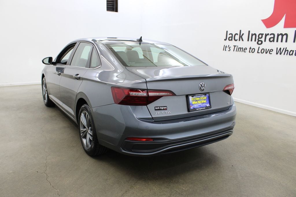 Certified 2024 Volkswagen Jetta 1.5T SE Sedan