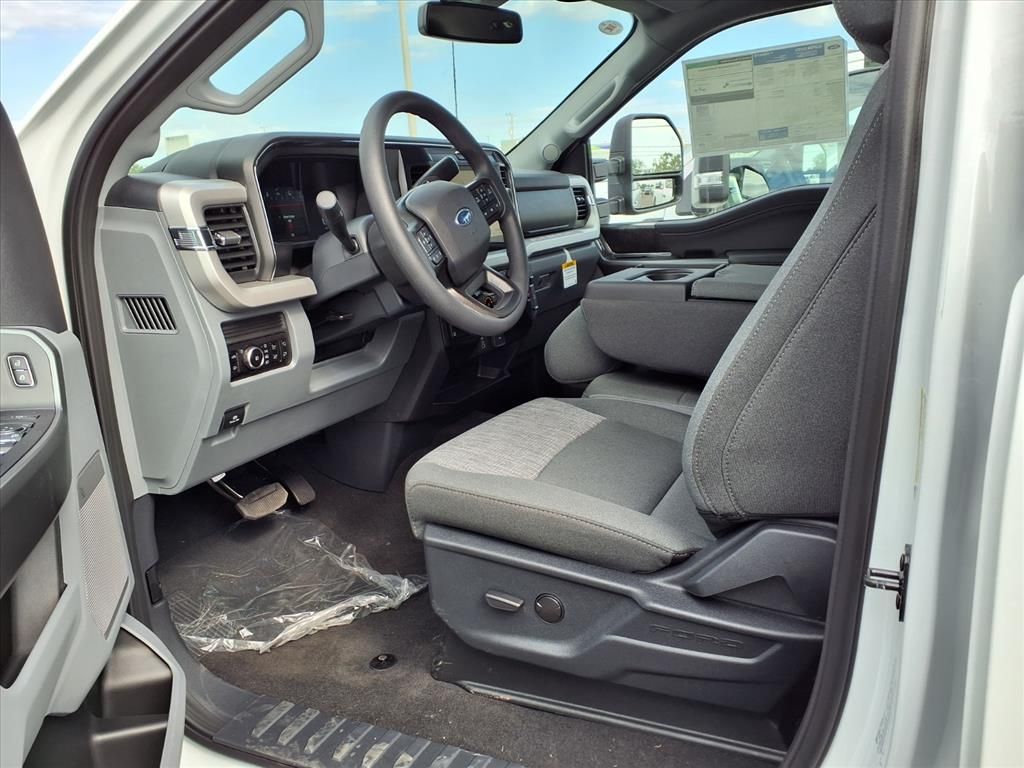 2026 Ford F-350 Super Duty XLT - Photo 6