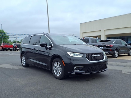 2025 Chrysler Pacifica Select Van Passenger Van