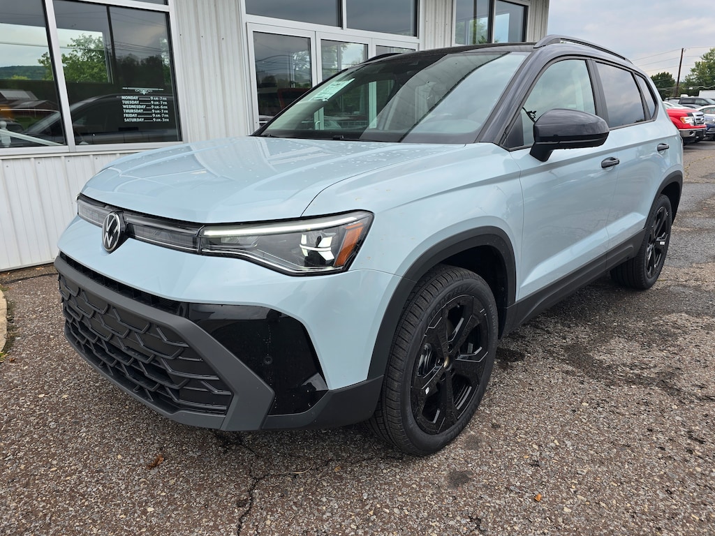 New 2027 Volkswagen Taos 1.5T SE Black SUV