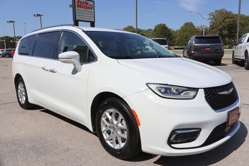 Used 2021 Chrysler Pacifica Touring L Van Passenger Van
