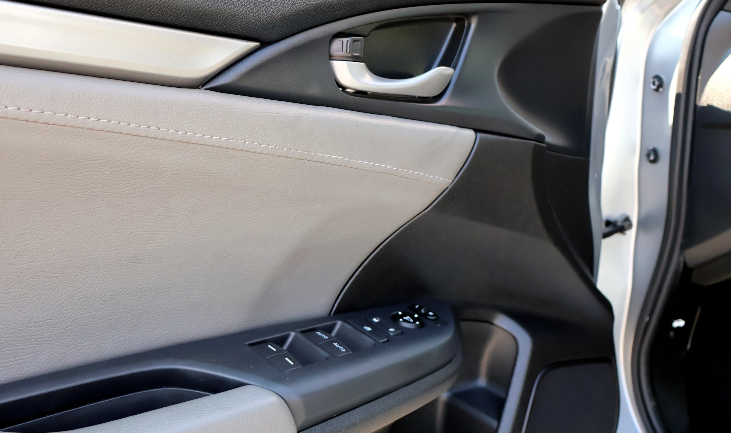 2019 Honda Civic Hatchback EX - Photo 25