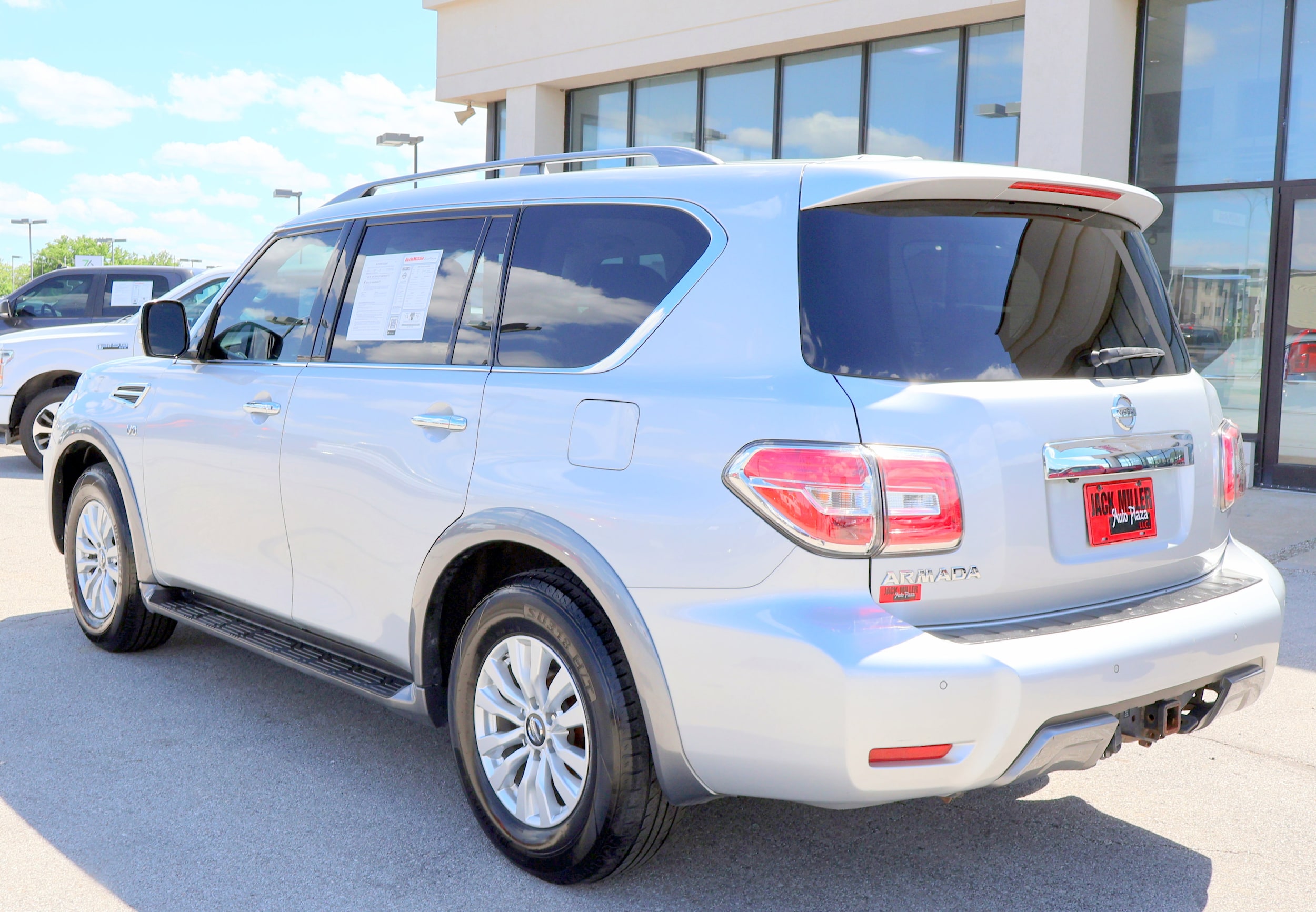 2020 Nissan Armada SV - Photo 8