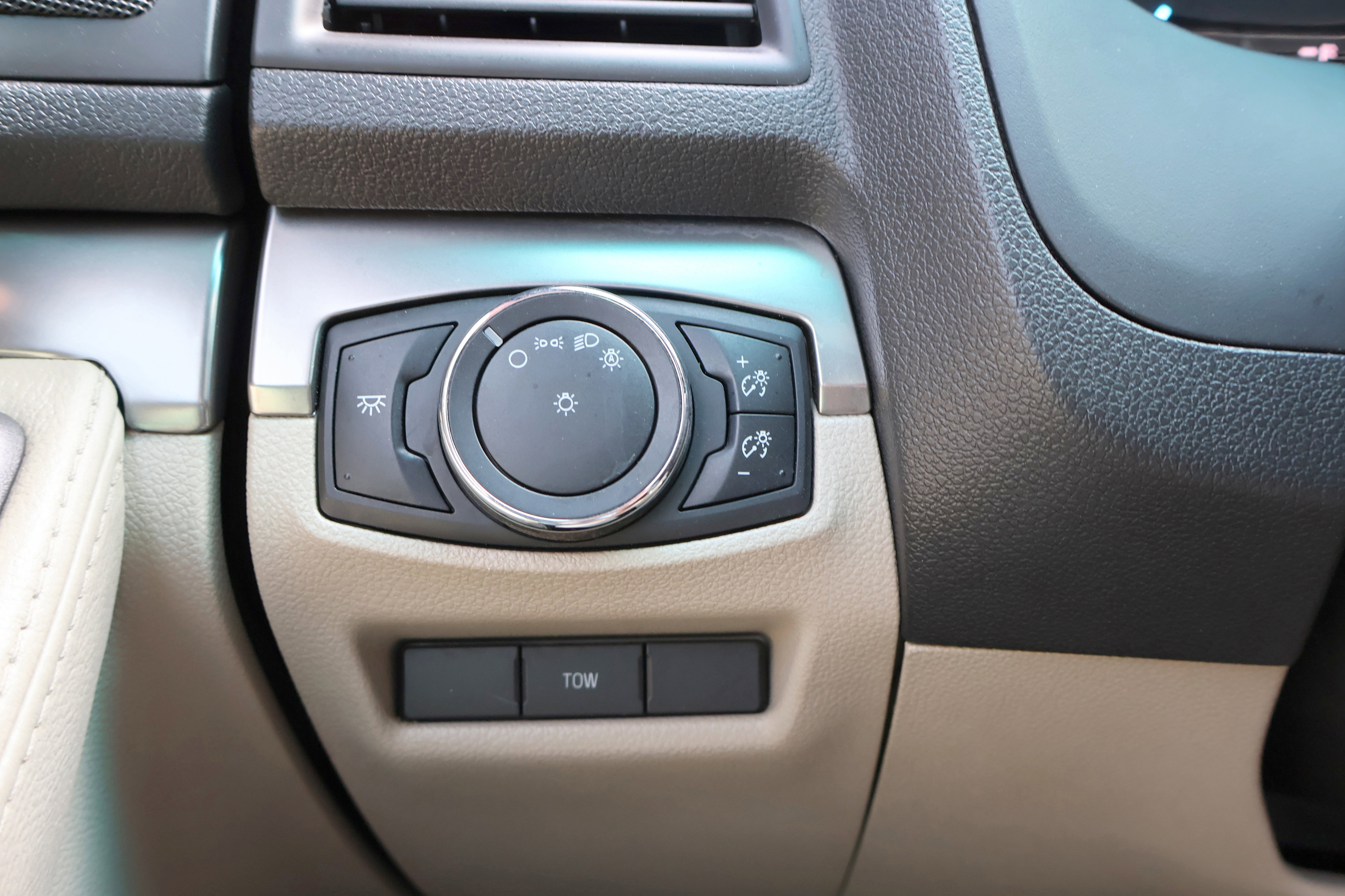 2015 Ford Explorer Base - Photo 13