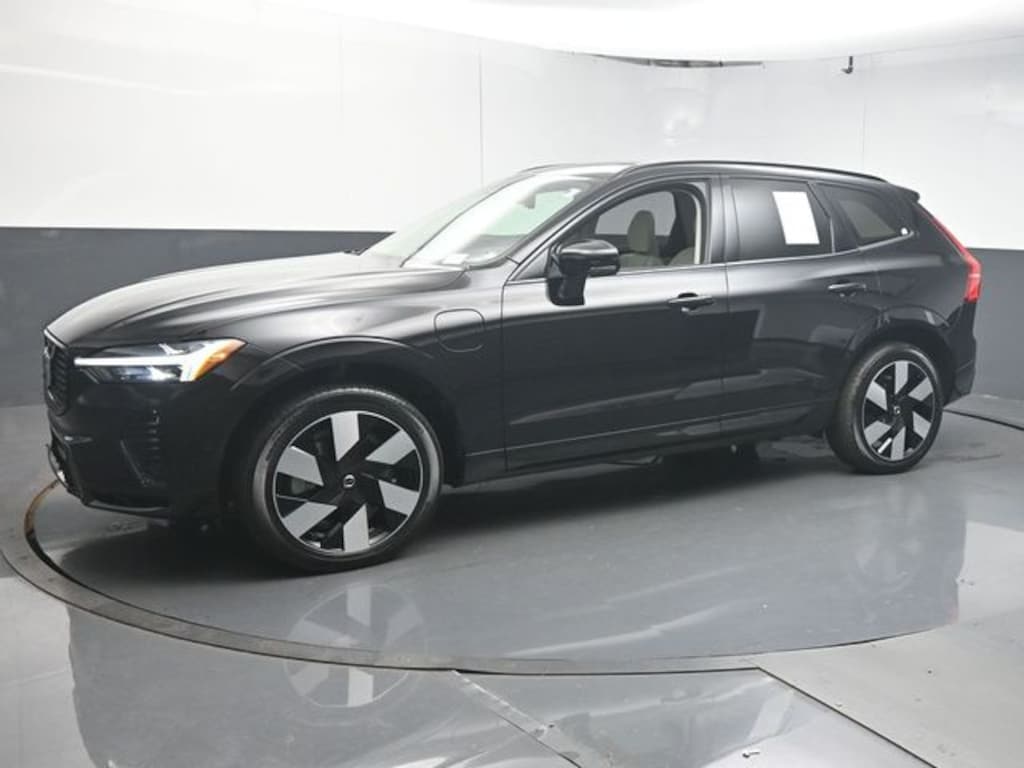 Certified 2025 Volvo XC60 Plug-In Hybrid T8 Plus SUV