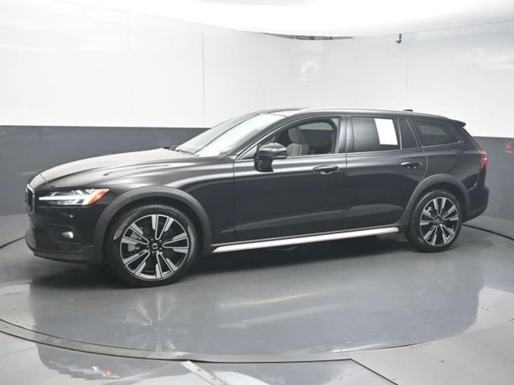 Certified 2025 Volvo V60 Cross Country B5 Ultra Wagon