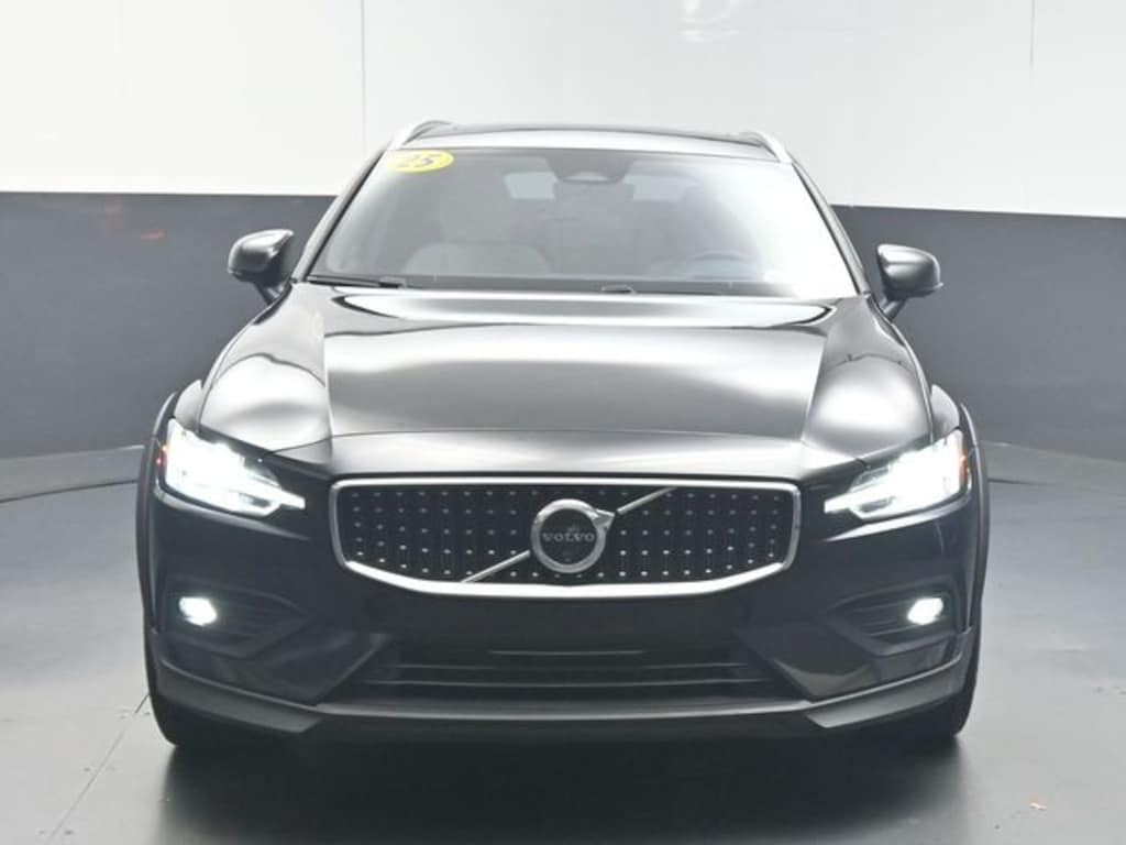 Certified 2025 Volvo V60 Cross Country B5 Ultra Wagon