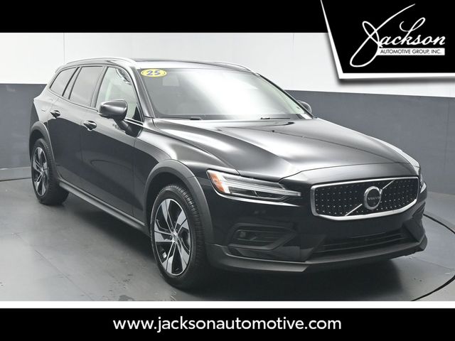 2025 Volvo V60 Cross Country