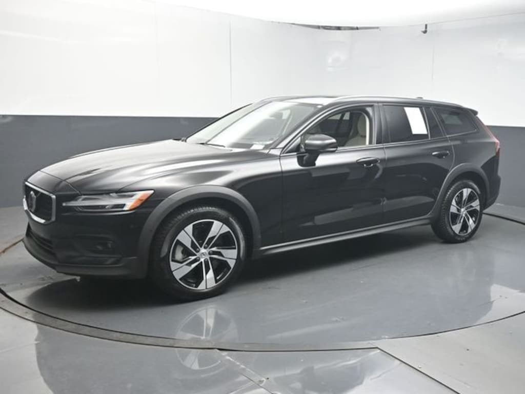 Certified 2025 Volvo V60 Cross Country B5 Plus Wagon