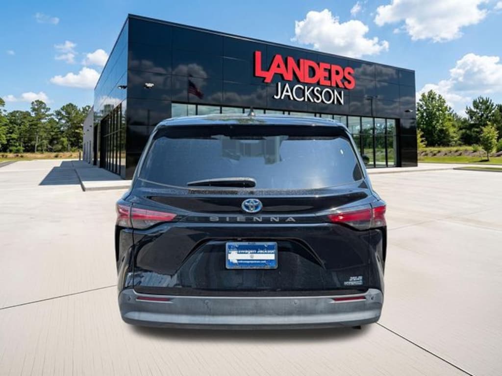 Used 2021 Toyota Sienna XLE Van