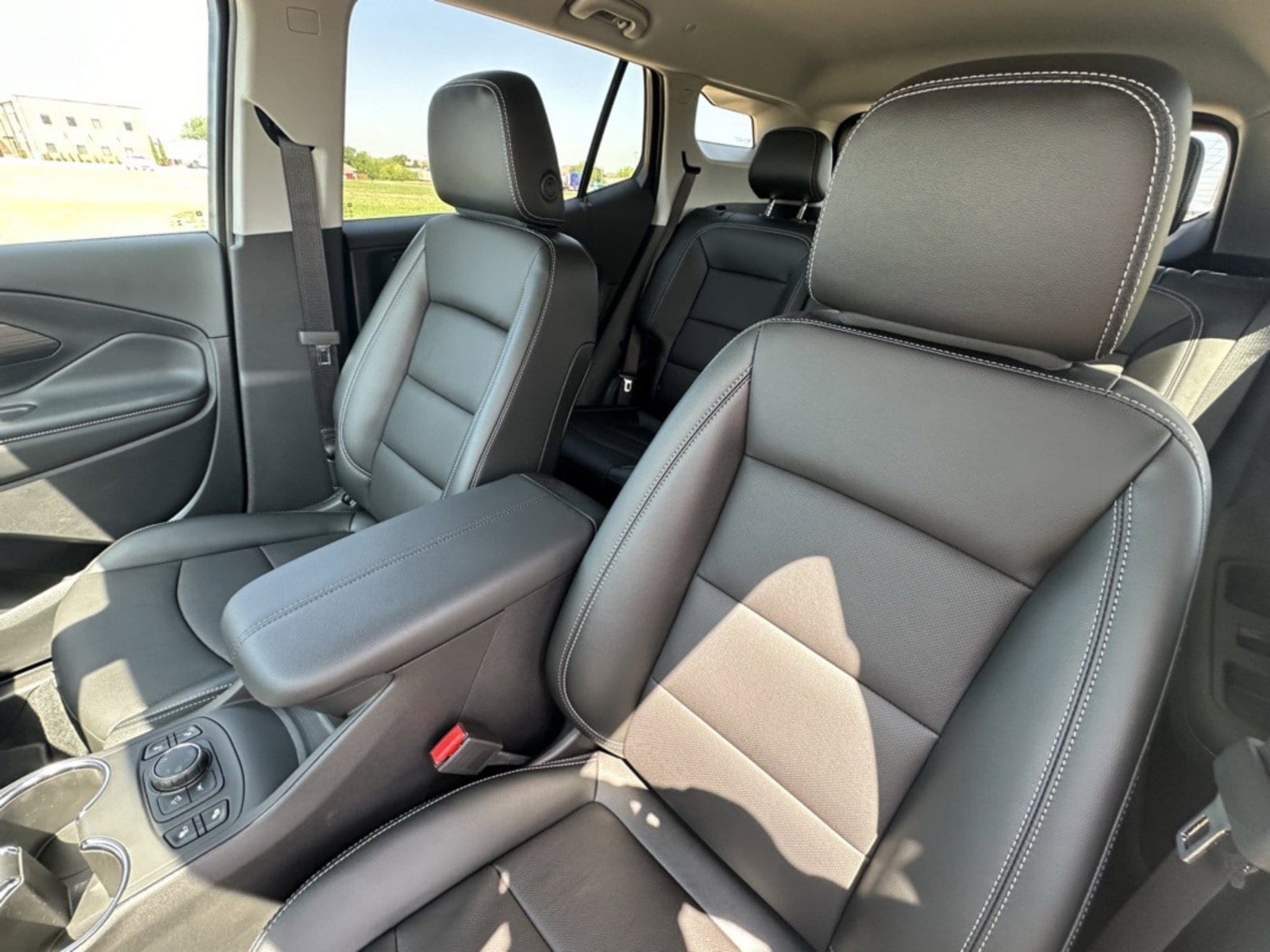 2024 GMC Terrain SLT - Photo 11