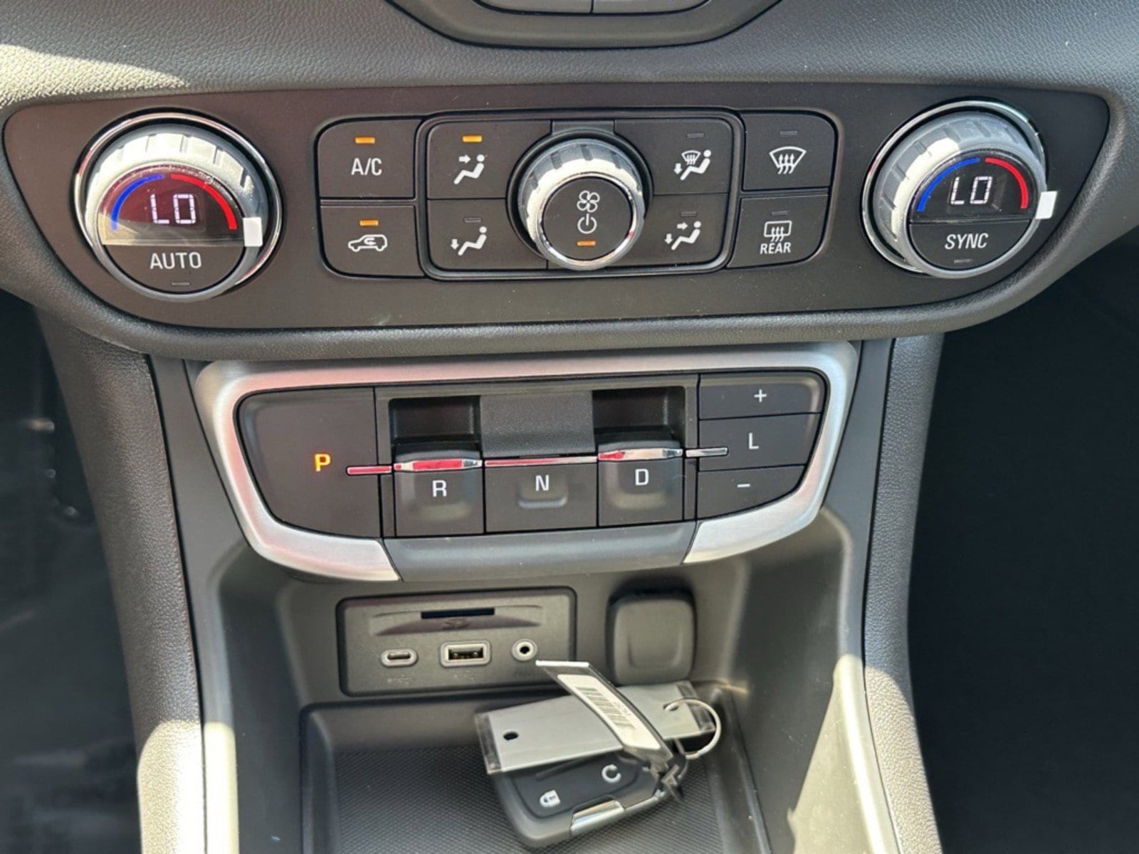 2024 GMC Terrain SLT - Photo 23