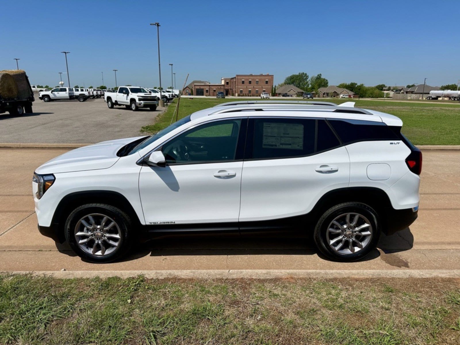 2024 GMC Terrain SLT - Photo 6