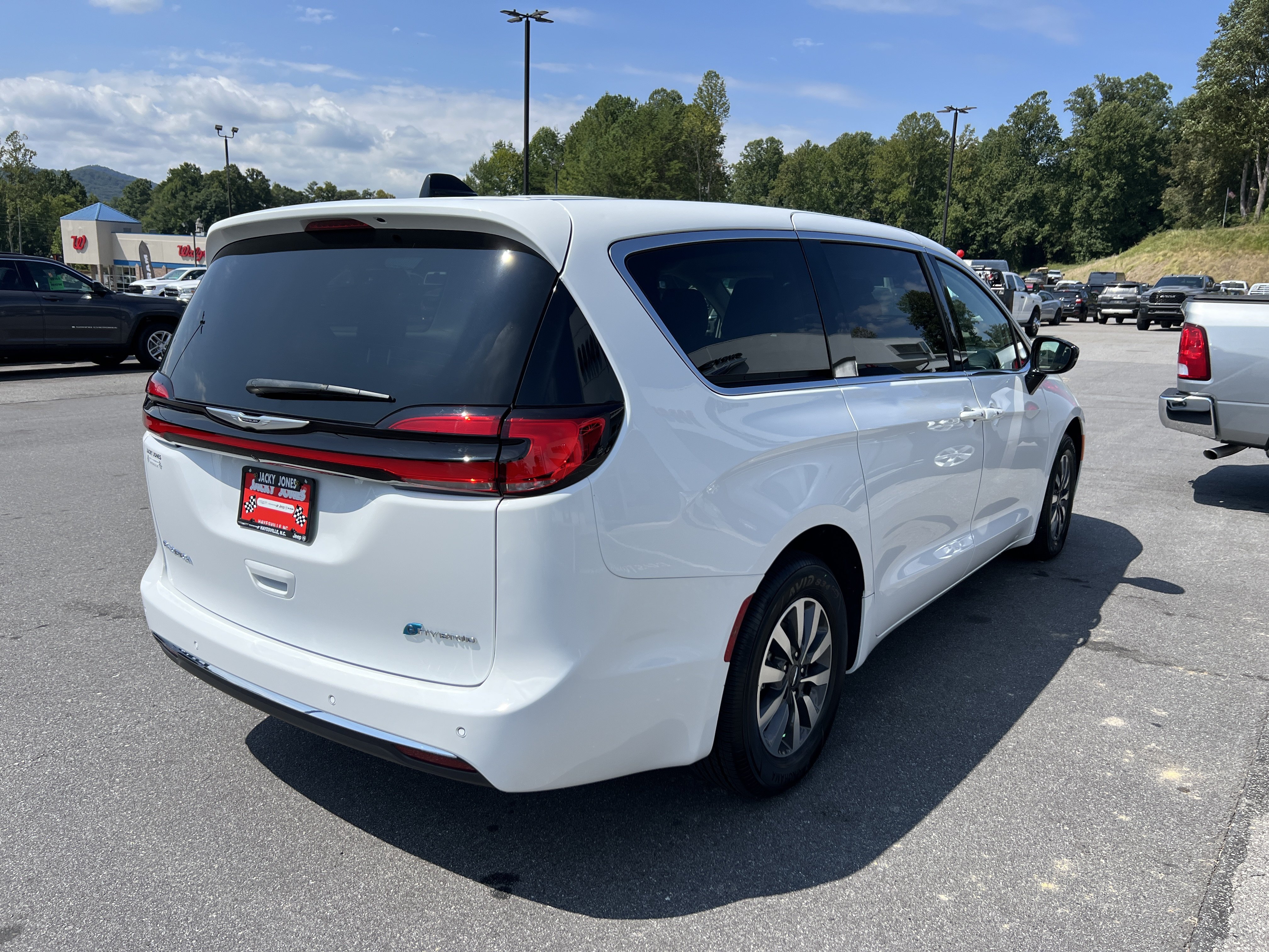 Used 2024 Chrysler Pacifica Hybrid Select Hybrid Select FWD