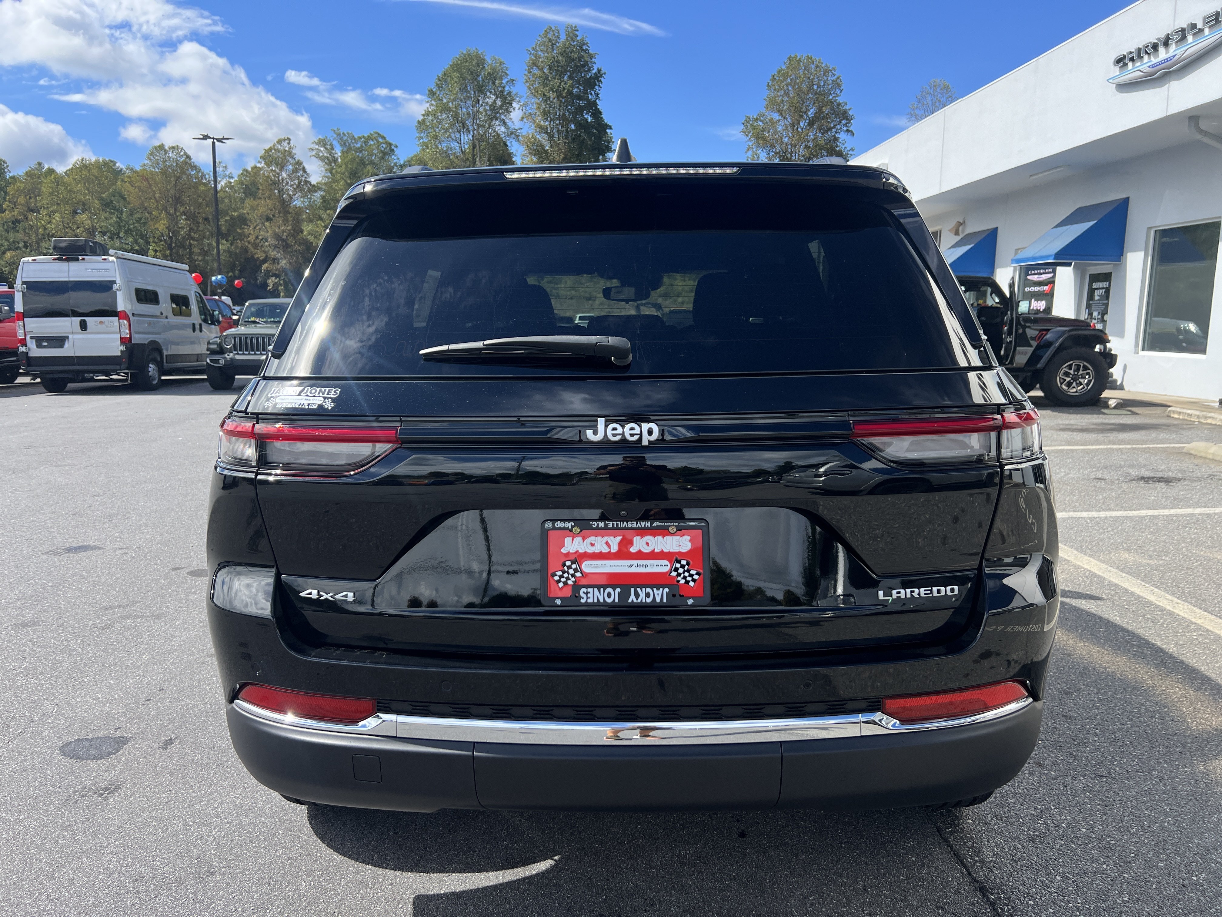 Used 2024 Jeep Grand Cherokee Laredo Laredo 4x4