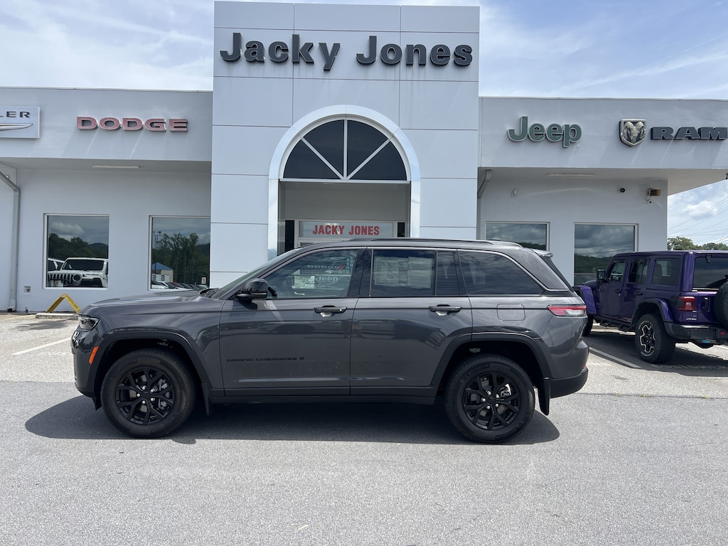 Used 2026 Jeep Grand Cherokee Laredo Altitude Laredo Altitude 4x4