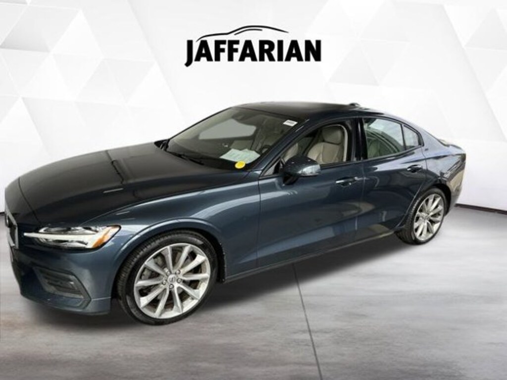 Used 2020 Volvo S60 T6 Momentum Sedan
