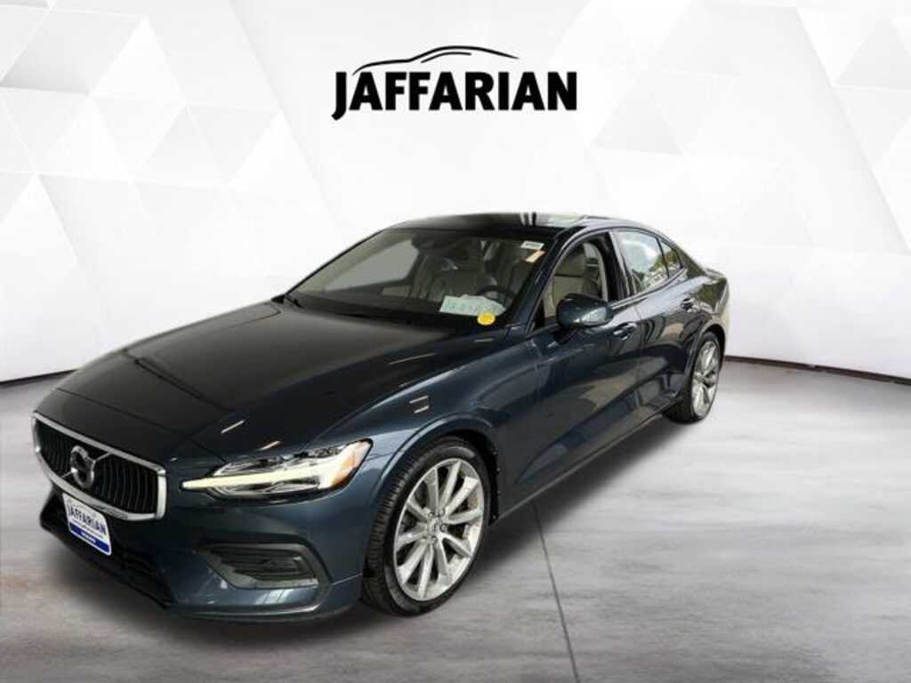 Used 2020 Volvo S60 T6 Momentum Sedan