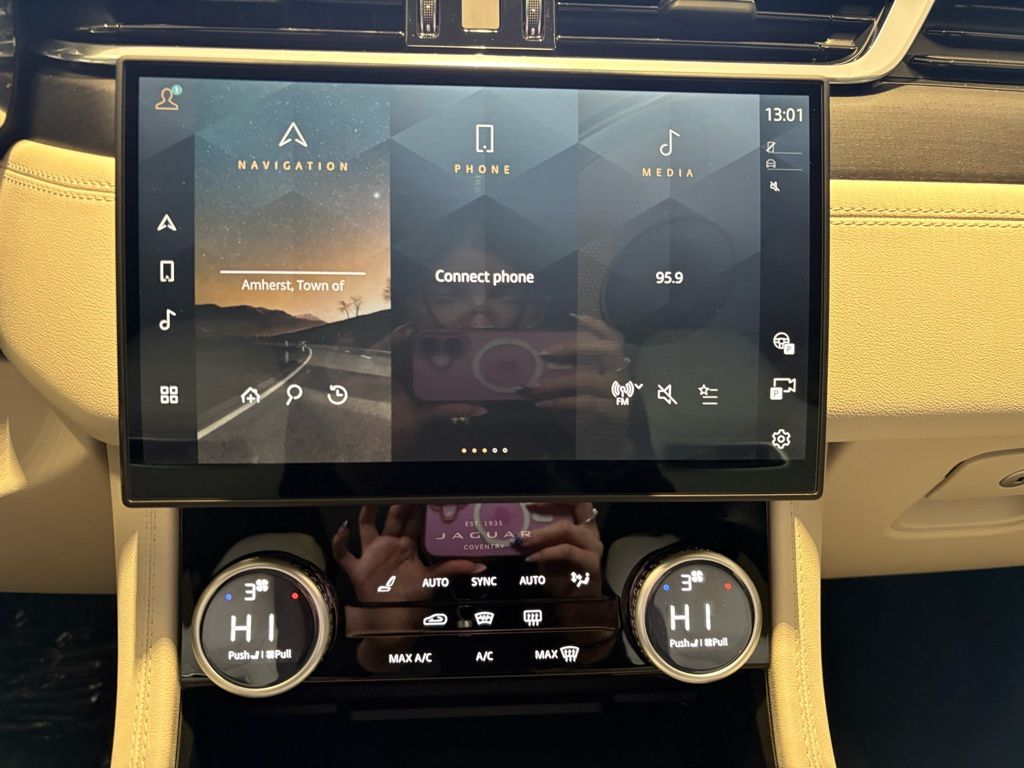2026 Jaguar F-Pace R-Dynamic S - Photo 21