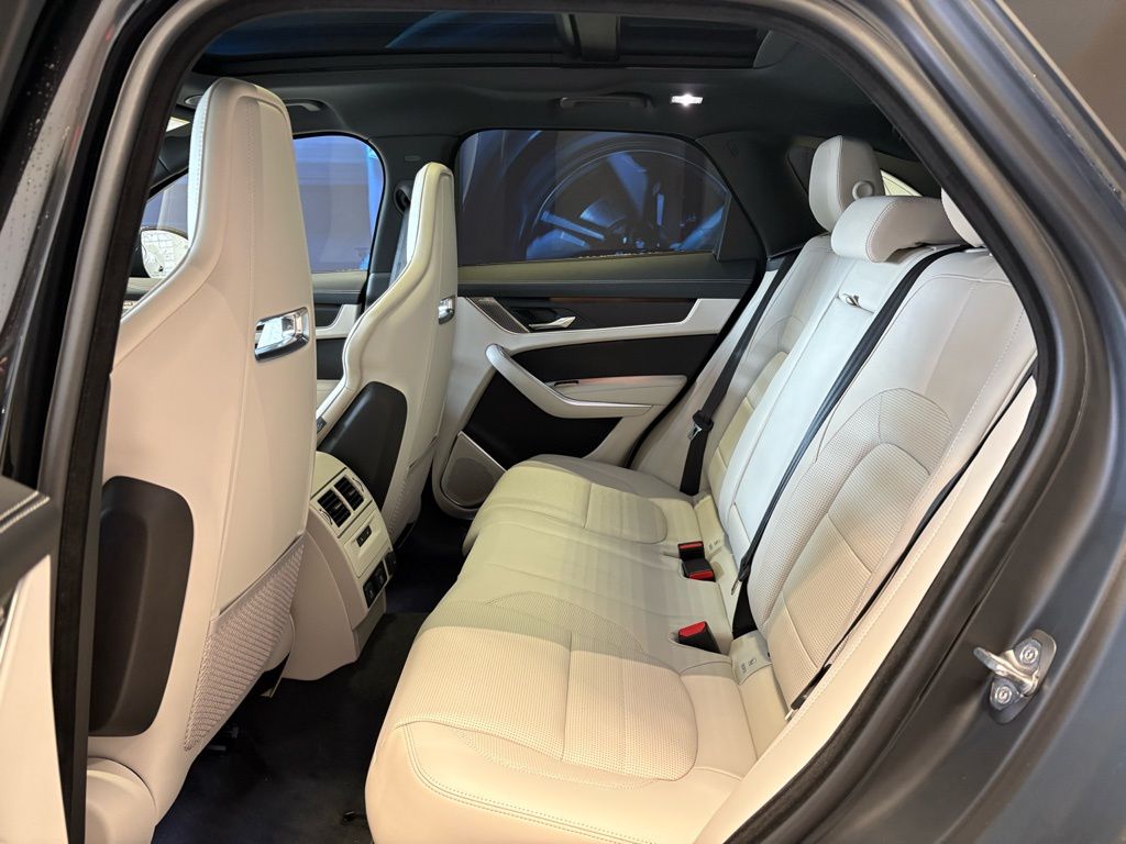 2026 Jaguar F-Pace R-Dynamic S - Photo 12