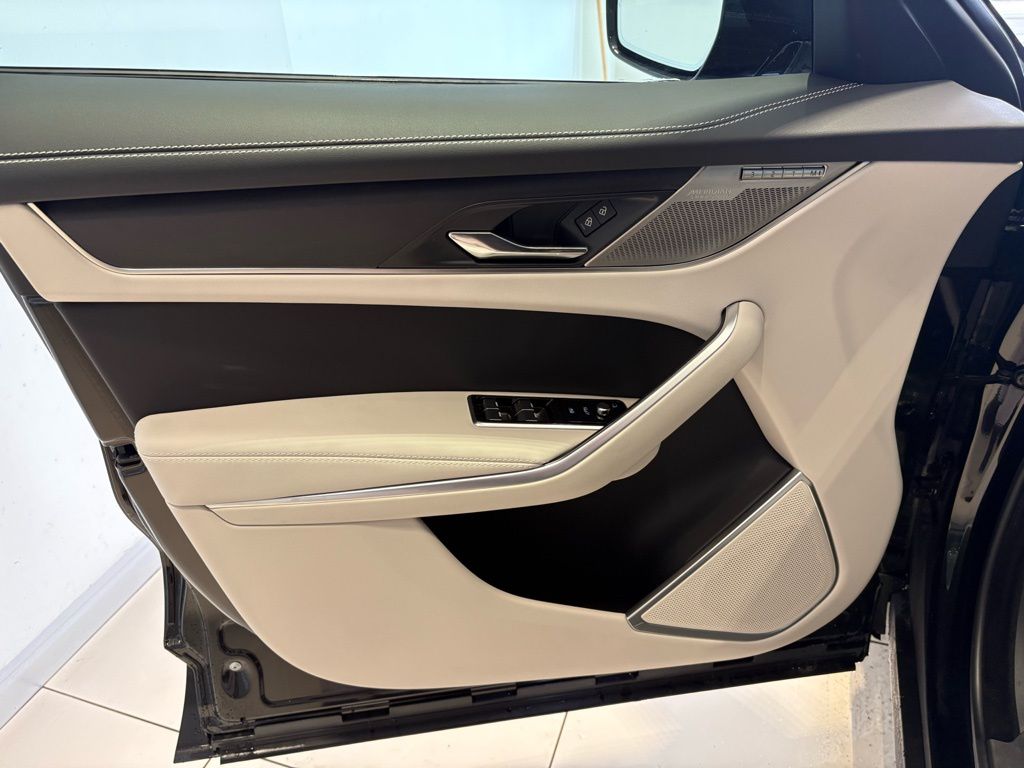2026 Jaguar F-Pace R-Dynamic S - Photo 26