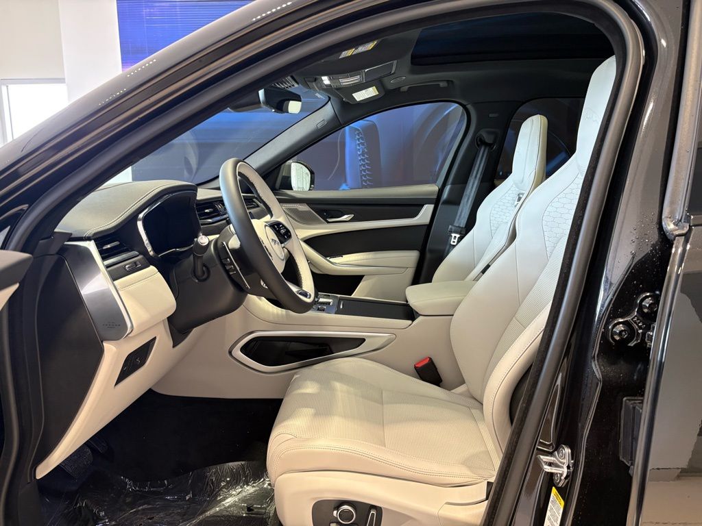 2026 Jaguar F-Pace R-Dynamic S - Photo 11