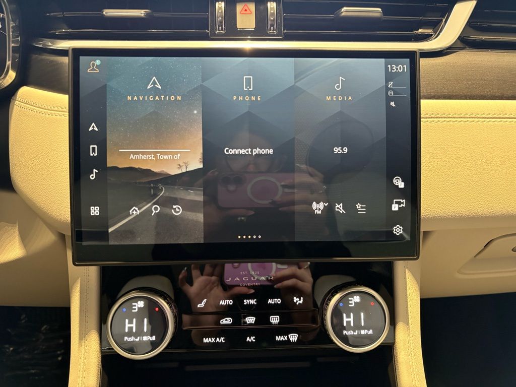 2026 Jaguar F-Pace R-Dynamic S - Photo 23