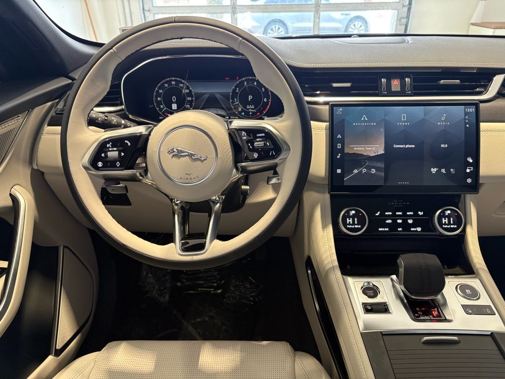 2026 Jaguar F-Pace R-Dynamic S - Photo 19