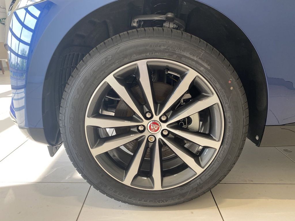2023 Jaguar F-Pace S - Photo 7