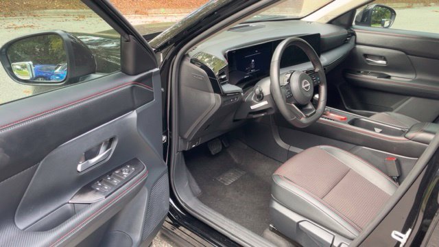 Used 2025 Nissan Kicks SR SUV