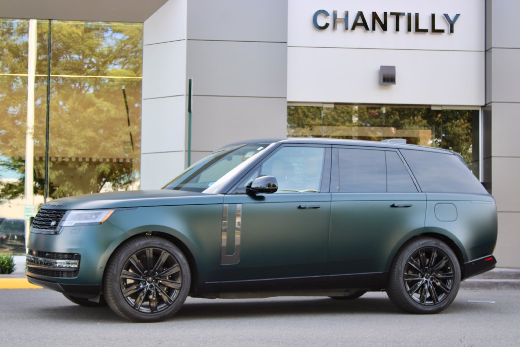 2026 Land Rover Range Rover P550e SE SUV