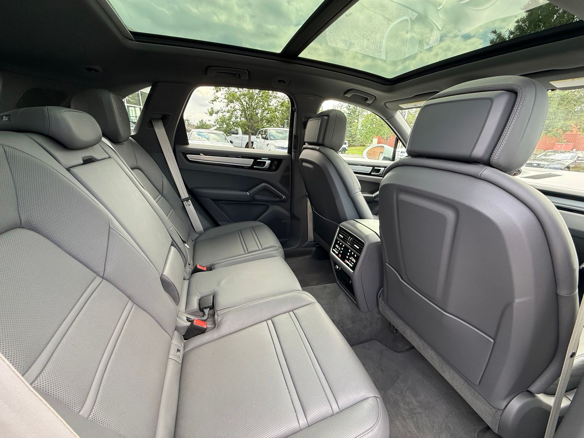 2023 Porsche Cayenne Base - Photo 27