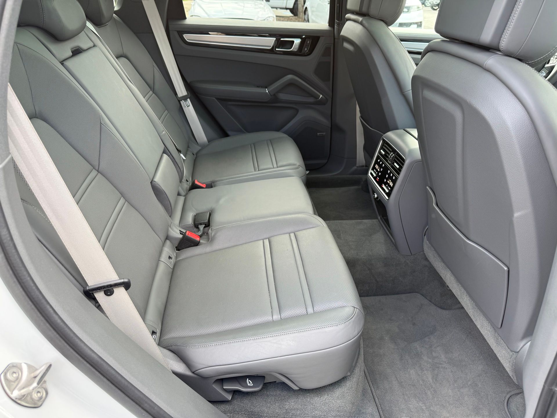 2023 Porsche Cayenne Base - Photo 28