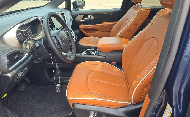 Used 2025 Chrysler Pacifica Pinnacle Van Passenger Van