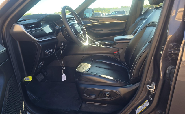 Used 2025 Jeep Grand Cherokee Limited SUV