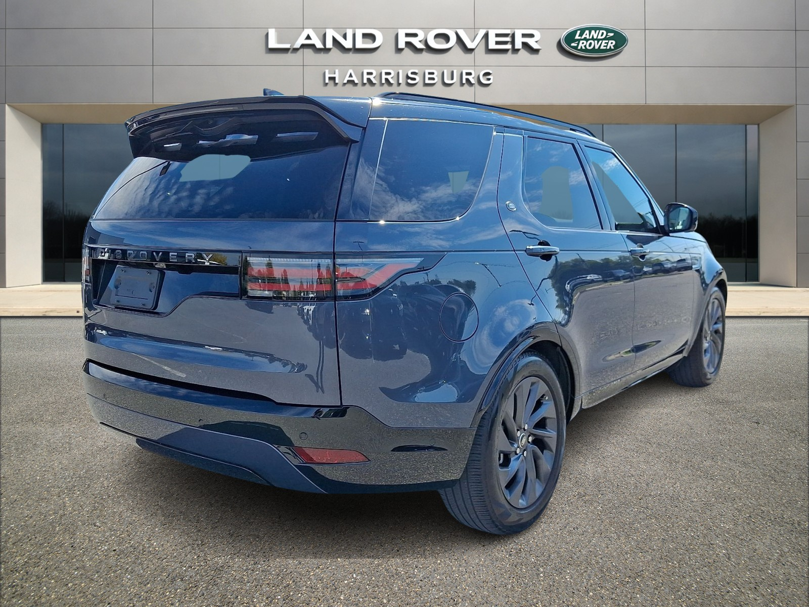 Used 2024 Land Rover Discovery P360 Dynamic SE Sport Utility