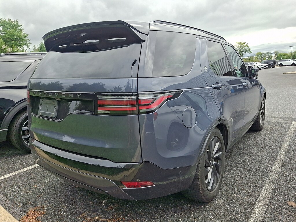 Used 2024 Land Rover Discovery P360 Dynamic SE Sport Utility