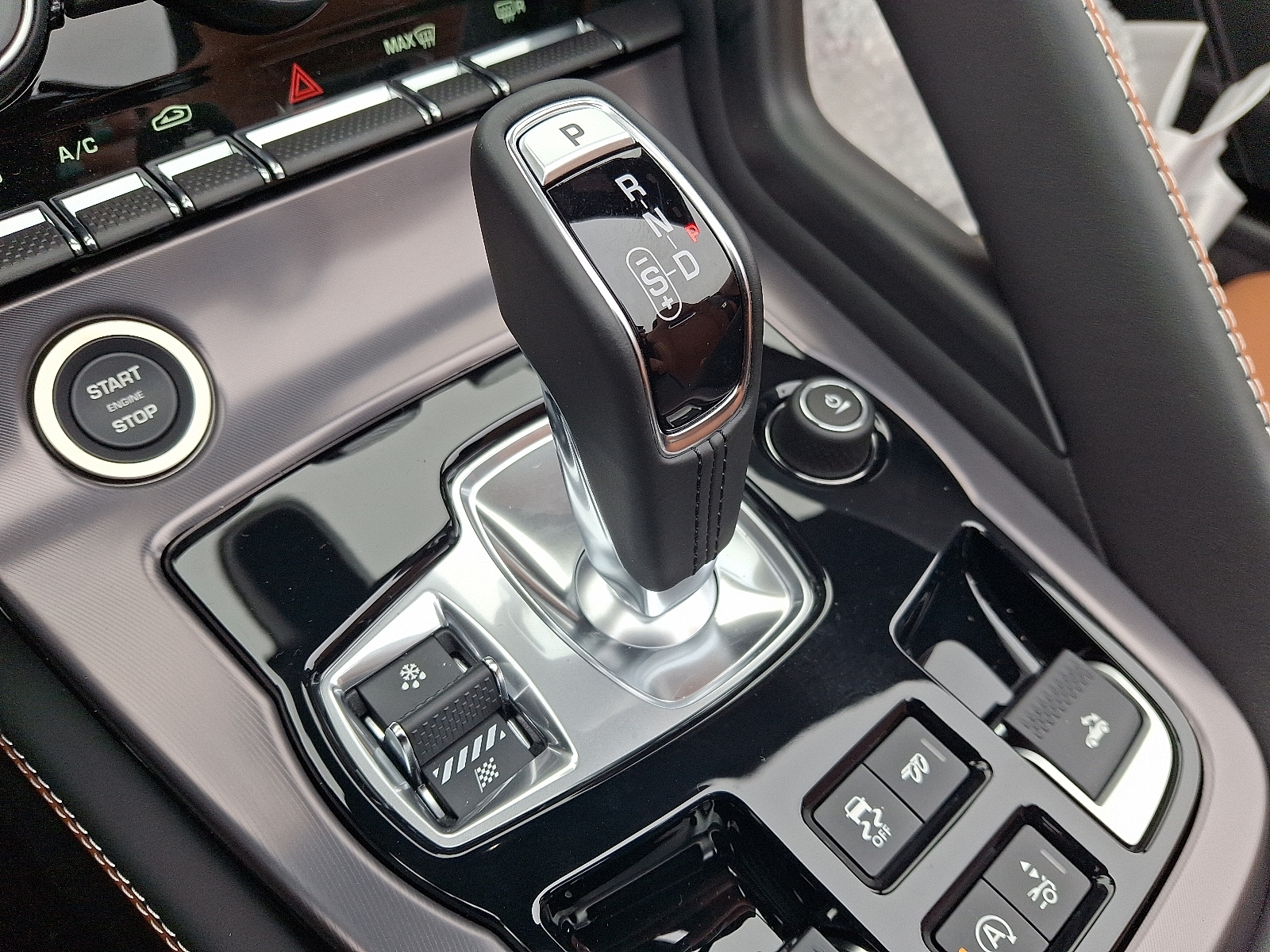 2024 Jaguar F-Type R75 - Photo 10