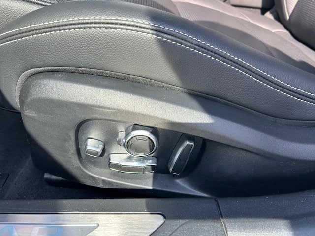 2022 Jaguar XF R-Dynamic SE - Photo 14