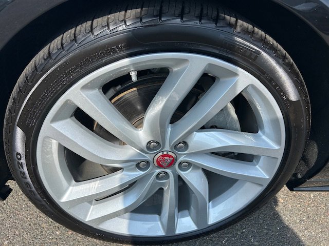 2022 Jaguar XF R-Dynamic SE - Photo 11