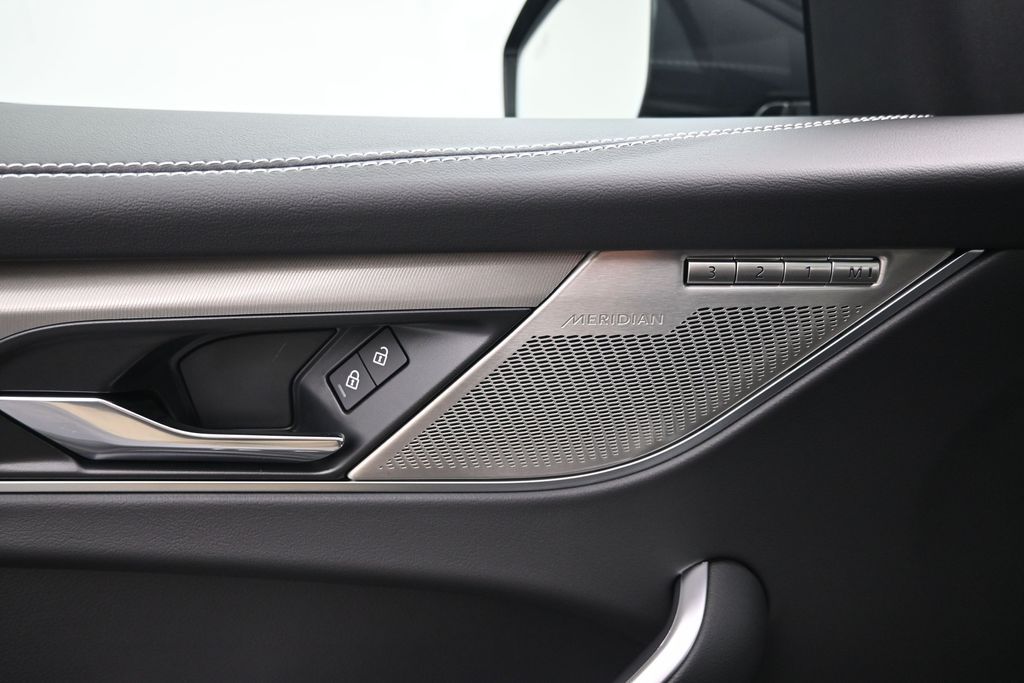 2026 Jaguar F-Pace R-Dynamic S - Photo 21