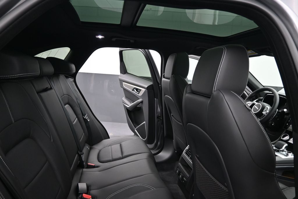 2026 Jaguar F-Pace R-Dynamic S - Photo 13