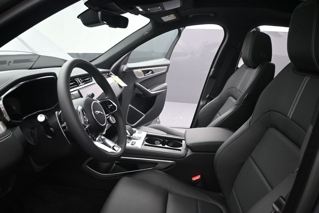 2026 Jaguar F-Pace R-Dynamic S - Photo 23