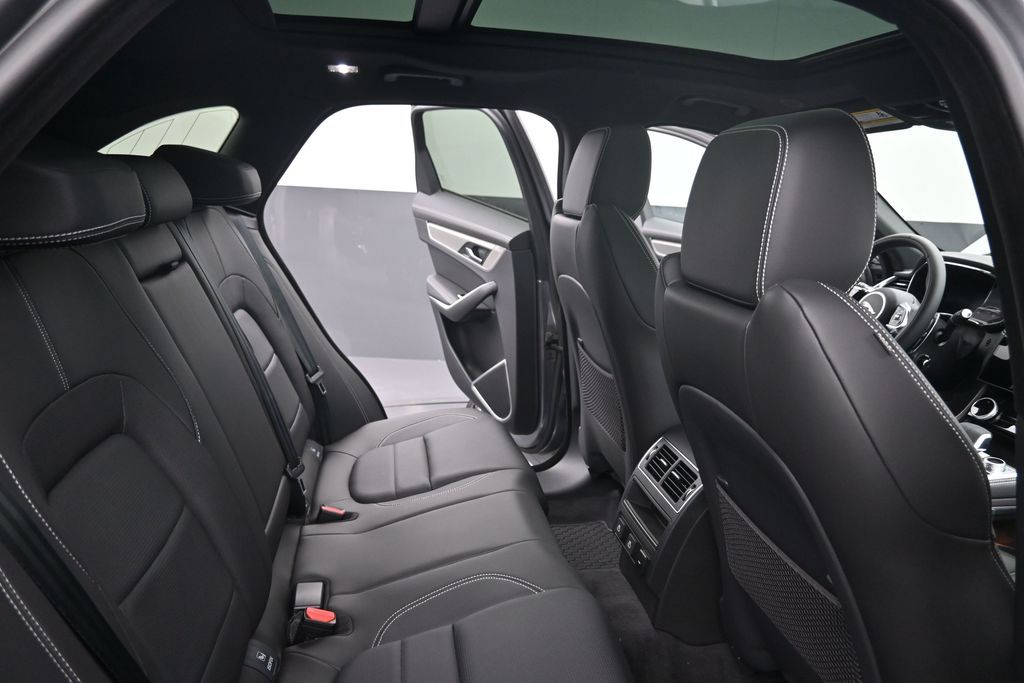 2026 Jaguar F-Pace R-Dynamic S - Photo 13