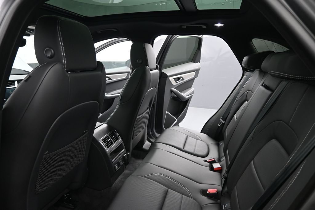 2026 Jaguar F-Pace R-Dynamic S - Photo 17