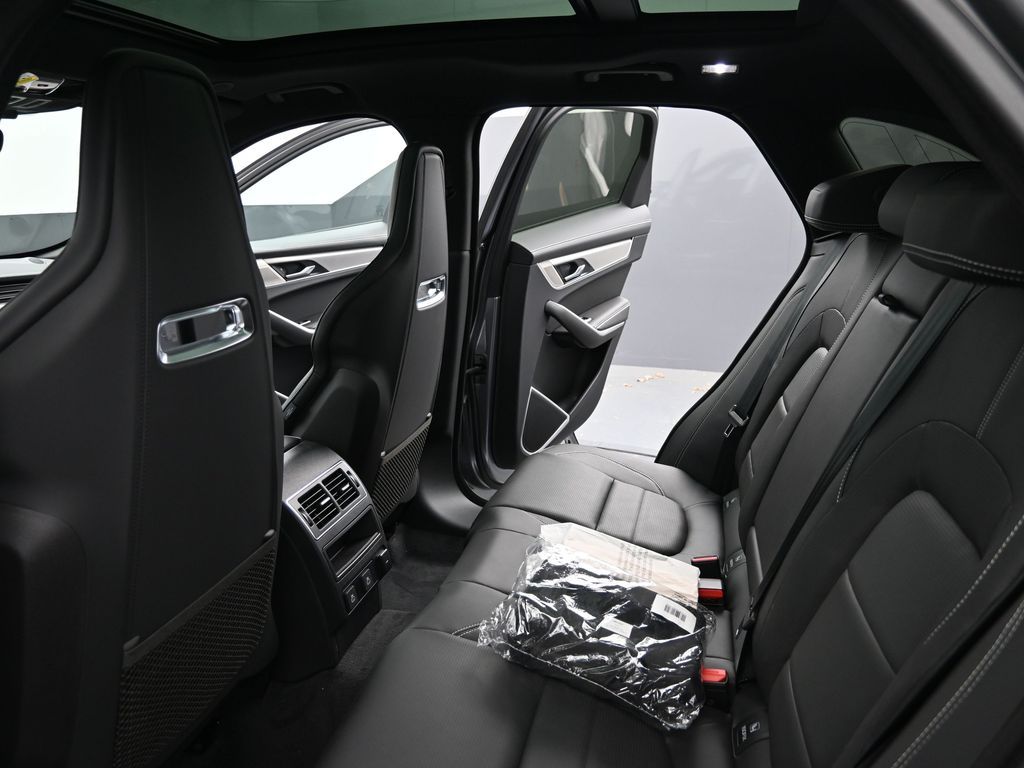 2026 Jaguar F-Pace R-Dynamic S - Photo 16