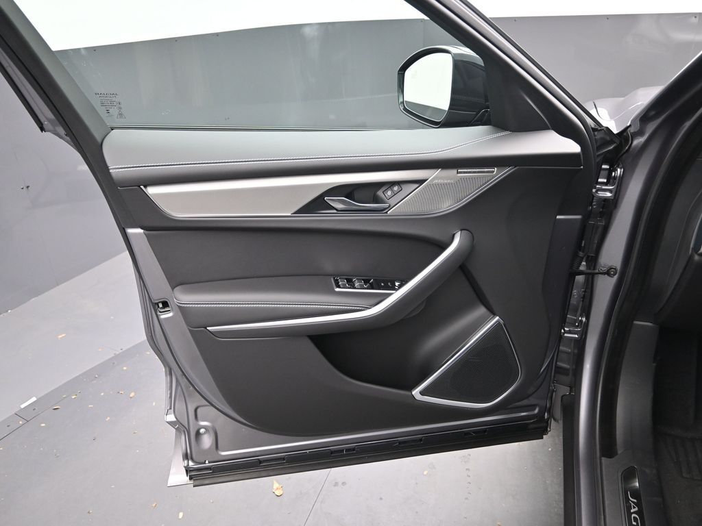 2026 Jaguar F-Pace R-Dynamic S - Photo 18